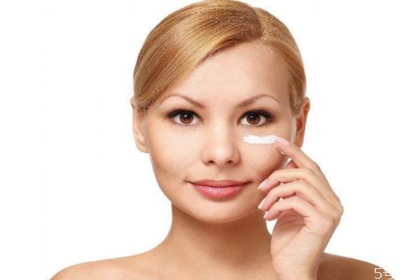 妝前乳和隔離霜哪個先用 妝前乳能隔離彩妝嗎