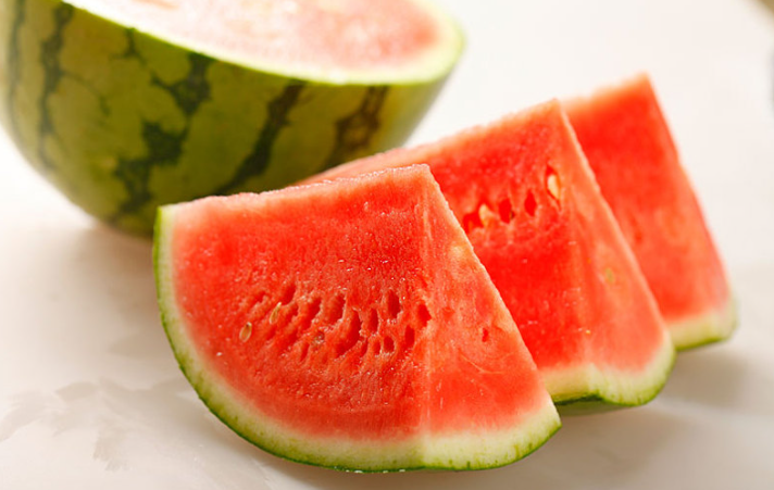 夏天吃西瓜有什么好處和壞處 夏天吃西瓜減肥還是增肥