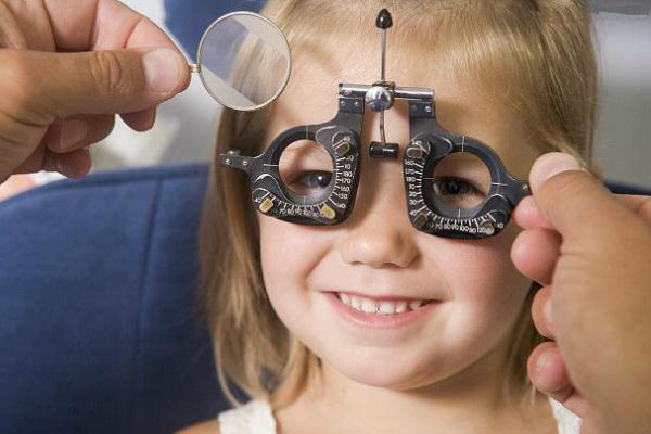 兒童近視要做哪些檢查 兒童近視要不要天天戴眼鏡